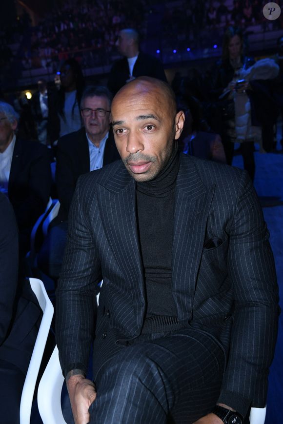 L’occasion de se remémorer les nombreux exploits que le champion du monde a réalisé là-bas

Exclusif - Thierry Henry - Soirée de remerciement de Teddy Riner à la Maison du judo à Montrouge, le 29 novembre 2024. Devant une centaine d'invités, Le champion olympique (11 fois) et champion olympique (5 fois) a tenu à remercier tous ceux qui l'ont soutenu tout au long de son impressionnante carrière, de son premier entraîneur en club jusqu’à sa femme et sa mère, en passant par sa psychologue de l’INSEP. Une vente aux enchères au profit de l'association de Teddy Riner a conclu la soirée. 
© Rachid Bellak / Bestimage