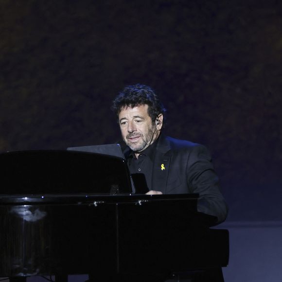 Patrick Bruel lors d'une cérémonie organisée par le Conseil des institutions juives de France (CRIF) en hommage aux victimes des attentats du Hamas du 7 octobre 2023 contre Israël, à l'occasion du premier anniversaire de l'événement, à Paris, le 7 octobre 2024. 

© Jack Tribeca / Bestimage