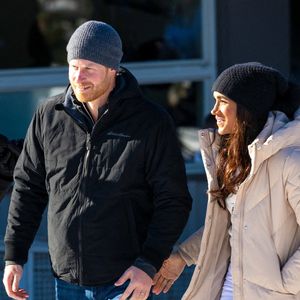 Le prince Harry, duc de Sussex et Meghan Markle, duchesse de Sussex, en visite au camp d'entrainement des athlètes des Invictus Games 2024 à Whistler en Colombie Britannique, le 14 février 2024. (Backgrid USA / Bestimage).