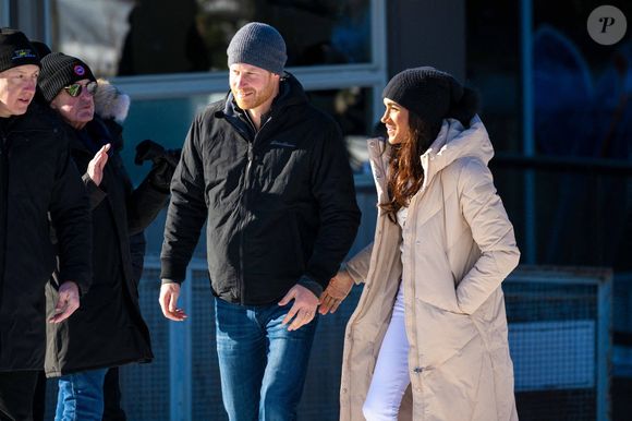 Le prince Harry, duc de Sussex et Meghan Markle, duchesse de Sussex, en visite au camp d'entrainement des athlètes des Invictus Games 2024 à Whistler en Colombie Britannique, le 14 février 2024. (Backgrid USA / Bestimage).