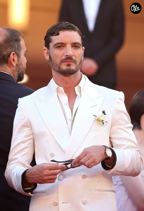 Niels Schneider - Montée des marches du film « La bataille de Gaulle : L’âge de fer » lors du 79ème Festival International du Film de Cannes, le 20 mai 2026. © Jacovides-Moreau / Bestimage
