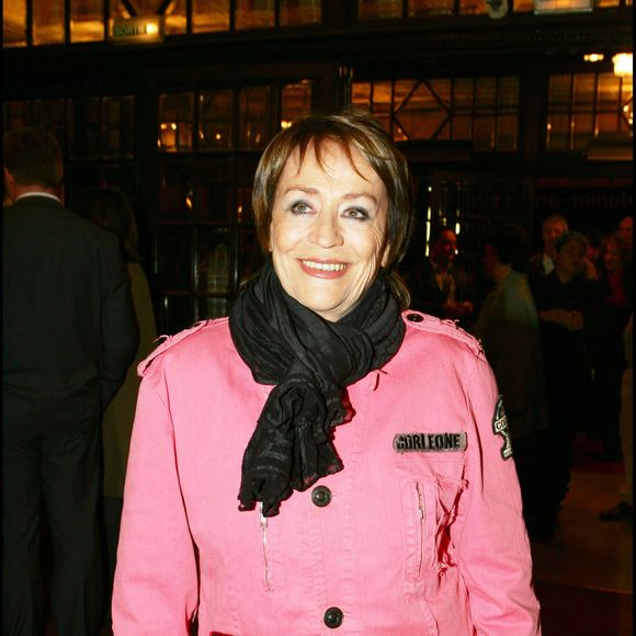 Annie Girardot - Le magicien Dani Lary en spectacle avec "Êtes-vous prêt à voir l'impossible ?" (du 18 octobre au 13 novembre) au théâtre Mogador à Paris en octobre 2005.  RINDOFF-GUIREC / BESTIMAGE