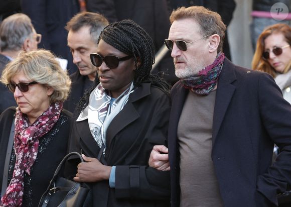 Ensemble, le couple avait d'ailleurs un mode de vie très particulier puisqu'ils ne vivaient pas ensemble à plein temps. Steven Bellery avait ainsi révélé sur BFMTV : "Ils se voyaient principalement le matin et le soir".

Ramatoulaye Diop et Jean-Paul Rouve lors de la cérémonie d'enterrement de l'acteur français Michel Blanc à l'église Saint Eustache à Paris, France, le 10 octobre 2024. Il est décédé le 4 octobre à la suite d'une crise cardiaque consécutive à un choc anaphylactique. Blanc était connu pour son rôle du célibataire maladroit Jean-Claude Dusse dans le film "Les Bronzés" de 1978. Photo par Nasser Berzane/ABACAPRESS.COM