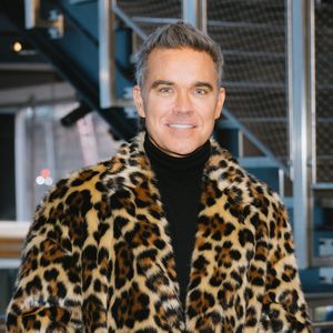 Selon Robbie Williams, ces pensées "ne sortent pas".

Robbie Williams visite l'Empire State Building pour célébrer la sortie de "Better Man", le 14 janvier 2025. Image Press via ZUMA Press Wire