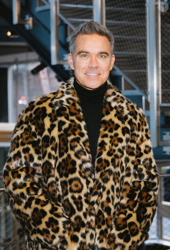 Selon Robbie Williams, ces pensées "ne sortent pas".

Robbie Williams visite l'Empire State Building pour célébrer la sortie de "Better Man", le 14 janvier 2025. Image Press via ZUMA Press Wire