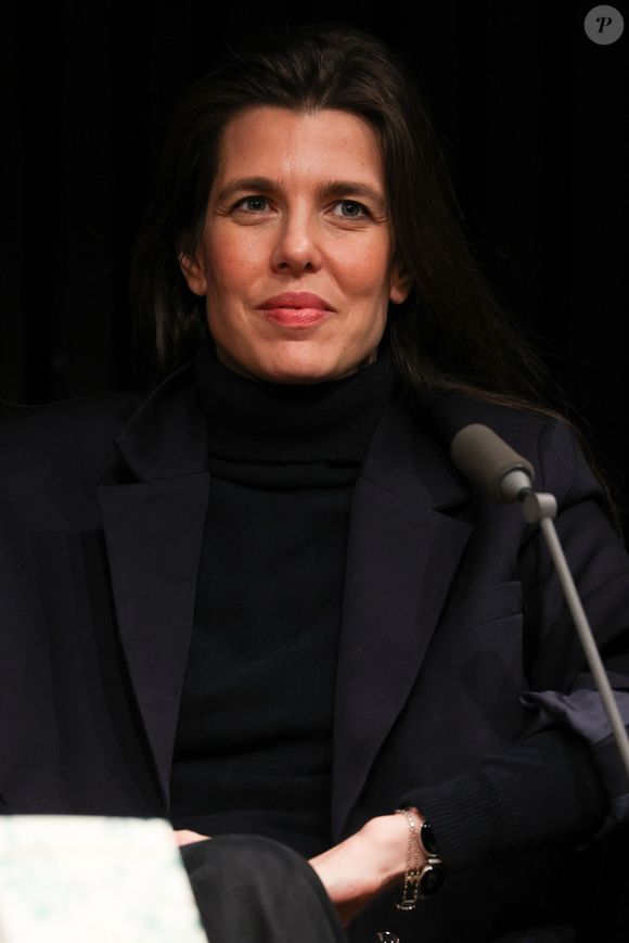 Sa découverte des Vosges est liée à la littérature et à ses liens avec des auteurs comme Nicolas Mathieu et Maria Pourchet.

Charlotte Casiraghi pendant un échange avec ses lecteurs sur son livre "La Fêlure" à la Station Ausone - Librairie Mollat de Bordeaux, France, le 20 février 2026. © Jean-Marc Lhomer/Bestimage