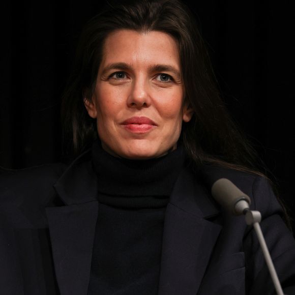 Sa découverte des Vosges est liée à la littérature et à ses liens avec des auteurs comme Nicolas Mathieu et Maria Pourchet.

Charlotte Casiraghi pendant un échange avec ses lecteurs sur son livre "La Fêlure" à la Station Ausone - Librairie Mollat de Bordeaux, France, le 20 février 2026. © Jean-Marc Lhomer/Bestimage