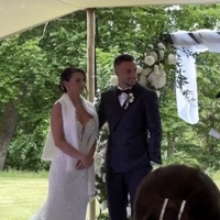 Une star de l’équipe de France s’est mariée ! Cérémonie de rêve dans un incroyable château, la robe de la mariée impressionne