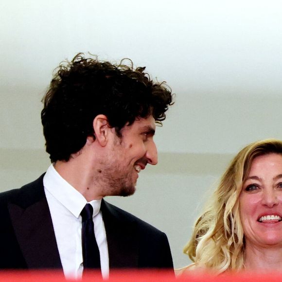 Louis Garrel, Valeria Bruni Tedeschi - Descente des marches du film "Les Amandiers (Forever Young)" lors du 75ème Festival International du Film de Cannes, le 22 mai 2022/
© Dominique Jacovides / Bestimage