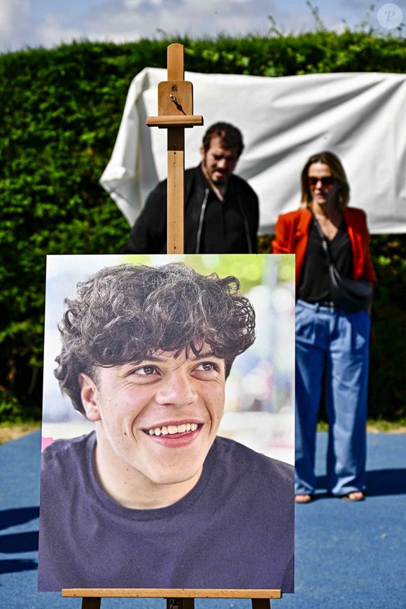 Dans le dossier, se trouvent d'autres éléments particulièrement importants, pour les parents de Medhi Narjissi et son avocat, qui pourraient avoir du poids dans les investigations qui sont en cours.

Jalil Narjissi avec sa femme Valérie lors de l'inauguration d'un complexe sportif portant le nom de Medhi Narjissi, leur fils décédé en Afrique du Sud. Sainte-Colombe-en-Bruilhois, le 25 mai 2025. Thierry Breton/PsnewZ/Bestimage