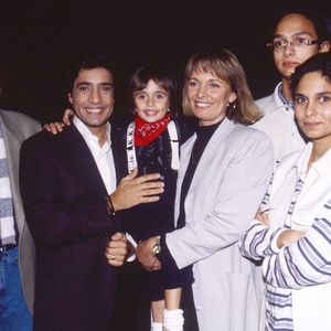 Archives - Frédéric François, sa femme Monique et leurs enfants Victoria, Vincent, Gloria et Anthony - Frédéric François lors de son premier concert à l'Olympia à Paris. Le 21 mars 1994
© Jean-Claude Woestelandt / Bestimage