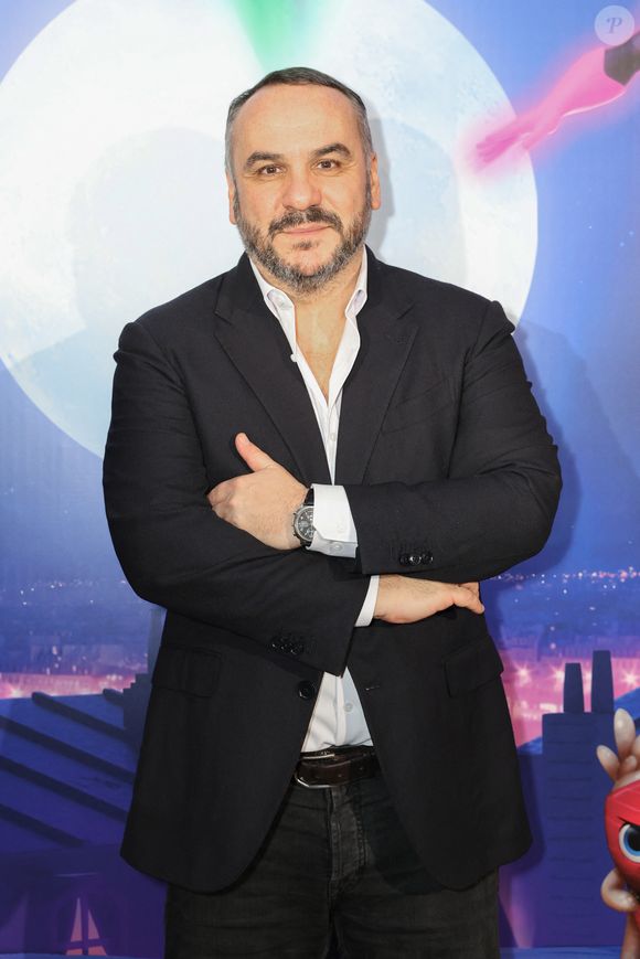 Attaché à la région, il a même créé le festival Pelliculive, mêlant cinéma, musique et gastronomie.

François-Xavier Demaison - Photocall de la soirée du 6ème Gala caritatif de l'Institut Rafaël et de la Zag Foundation, dédié à l'accompagnement des enfants en santé intégrative au Pavillon Gabriel à Paris le 12 novembre 2024. © Erez Lichtfeld/Bestimage