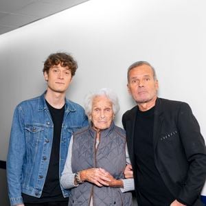 Exclusif - Laurent Baffie, Ginette Baffie et Benjamin Baffie en backstage de l'enregistrement de l'émission "Famille je vous aime" présentée par Michel Drucker et qui sera diffusée le vendredi 29 mai sur France 3, à Paris, France, le 4 décembre 2025. © Gaffiot-Perusseau/Bestimage