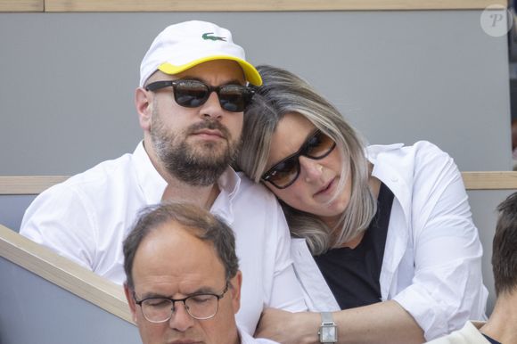 Kyan Khojandi et sa femme Christine Giua - Célébrités dans les tribunes des internationaux de France de Roland Garros à Paris le 31 mai 2022. © Cyril Moreau - Dominique Jacovides/Bestimage