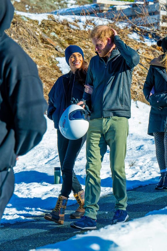 Le prince Harry fait du skeleton sous les yeux de Meghan Markle lors d'une visite au camp d'entrainement des athlètes des Invictus Games 2024 à Whistler en Colombie Britannique le 15 février 2024.

Photo : Backgrid USA / Bestimage