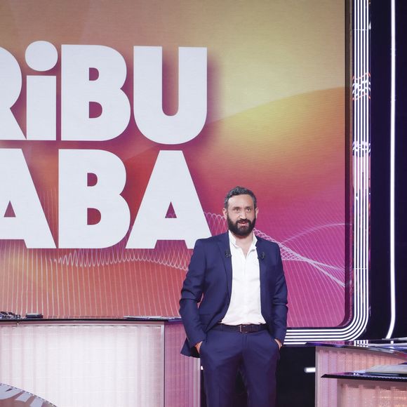 Exclusif - Cyril Hanouna, sur le plateau de l’émission « TPMP » présentée par C.Hanouna et diffusée en direct sur Youtube et sur toutes les box (SFR, FREE, Bouygues, MyCanal etc), Boulogne-Billancourt, France, le 17 mars 2025. © Jack Tribeca / Bestimage