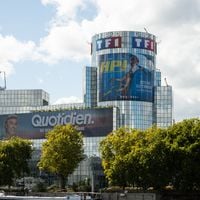 Cette figure emblématique de TF1 installée depuis 10 ans dans l'ouest parisien : sa maison d'architecte avec jardin "ambiance toscane"