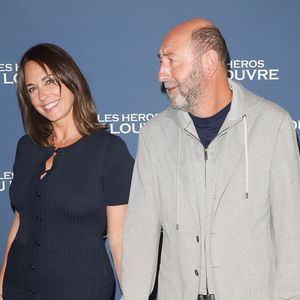 Kad Merad et sa femme Julia Vignali - Avant-première du film "Les héros du louvre" au cinema L'Arlequin à Paris le 1er septembre 2026. © Coadic Guirec/Bestimage