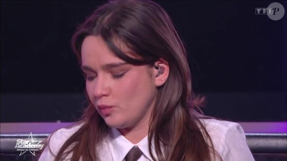 « Merci à tous d’avoir été derrière moi, vous m’avez portée », écrit Lily à ses fans reconnaissants.

Prime de la Star Academy sur TF1 - Lily