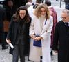 En effet, c'est tout en blanc qu'elle est apparue, dénotant alors avec le reste des invités qui ont préféré le noir.

Clara Paban, Olivia Courbis arrivant à la cérémonie funéraire de Rolland Courbis à l'église de la Madeleine à Paris, France, le 14 janvier 2026. Photo par Jerome Domine/ABACAPRESS.COM