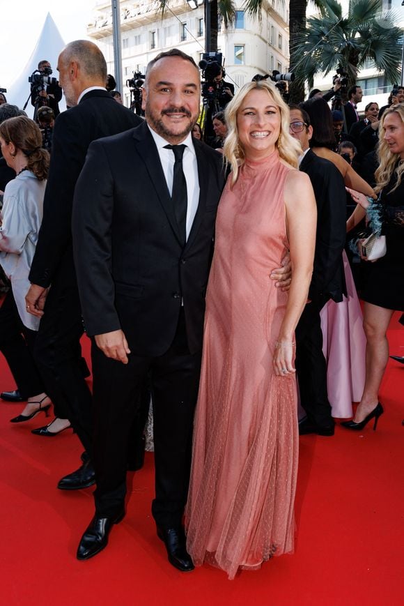François-Xavier Demaison et sa femme Anaïs Tihay - Montée des marches du film " Amarga Navidad " lors du 79ème Festival International du Film de Cannes, le 19 mai 2026. © Jacovides-Moreau / Bestimage