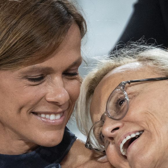 La star de l'humour et son épouse vont en effet incarner un nouveau programme, sur TMC. 

Muriel Robin et sa femme Anne Le Nen dans les tribunes lors des Internationaux de France de Tennis de Roland Garros 2025, à Paris, France, le 4 juin 2025. © Jacovides-Moreau/Bestimage