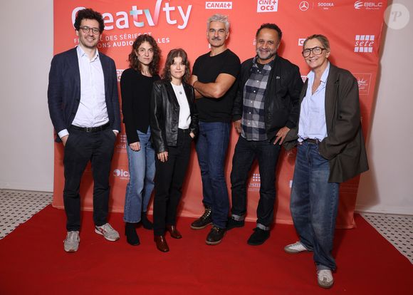 Exclusif - François Vincentelli et la production Christelle Raynal, Leonor Varone, David Amselem et Louise Collaray au photocall de la série "Les Farouches" lors du 2ème Festival Creatvty 2025 des séries et créations audiovisuelles à Sète, le 13 novembre 2025. 
© Denis Guigenbourg / Bestimage