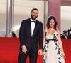 L'actrice de 33 ans a publié trois clichés de son couple dimanche 1er février. 
Karim Benzema et sa compagne Lyna Khoudri à la descente des marches du film « 13 jours 13 nuits » lors du 78e Festival International du Film de Cannes le 23 mai 2025. © Jacovides-Moreau / Bestimage / Bestimage
