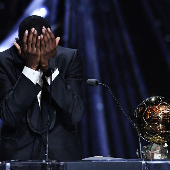 Ousmane Dembele, réagit après avoir remporté le Ballon d'Or masculin lors de la cérémonie de remise du Ballon d'Or France Football 2025 au Théâtre du Chatelet à Paris, France, le 22 septembre 2025. © Xinhua/ABACA
