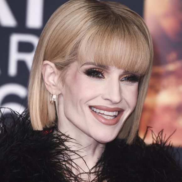 Lors des BRIT Awards 2026 à Manchester, elle est apparue très amincie, ce qui a suscité de nombreux commentaires négatifs.

Kelly Osbourne - Cérémonie des Brit Awards 2026 à Manchester le 28 février 2026.
© Action press / Bestimage