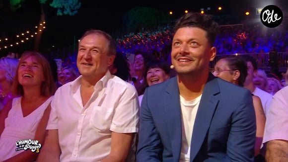 Kev Adams lors de la troisième édition du Festival "L'humour à la plage" diffusée sur TF1 jeudi 27 août 2026

Capture d'écran TF1 "L'humour à la plage"