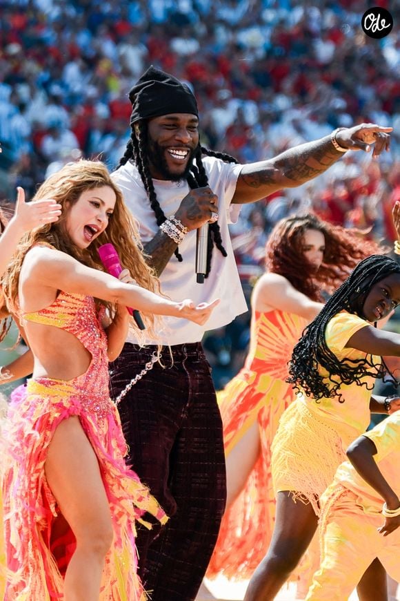 Elle partagera l'affiche avec le chanteur nigérian Burna Boy, tête d'affiche du spectacle.

Shakira et Burna Boy pendant la mi-temps pendant la finale "Espagne-Argentine" de la Coupe du Monde FIFA 2026. Photo par SPP / PsnewZ / Bestimage