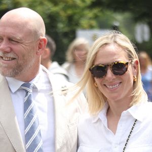Zara et Mike Tindall arrivent à Wimbledon lors de la deuxième journée des Championnats de Wimbledon 2022 au All England Lawn Tennis and Croquet Club, Wimbledon. Photo by James Manning/PA Wire