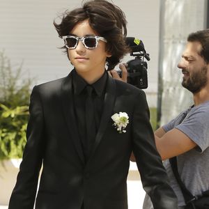 Le jeune homme a accompli des études de commerce...

Sean le fils de Pascal Obispo - Mariage civil et religieux de Pascal Obispo et Julie Hantson à la mairie et en l'église Notre-Dame-des-Flots au Cap-Ferret le 19 septembre 2015.