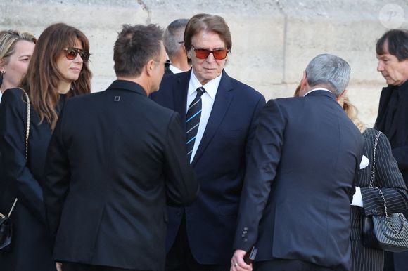 David Hallyday et sa femme Alexandra Pastor, Sylvie Vartan et son mari Tony Scotti - Obsèques de Nathalie Baye en l'église Saint-Sulpice à Paris le 23 avril 2026. © Dominique Jacovides - Coadic Guirec / Bestimage