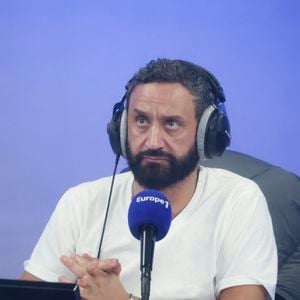 Exclusif - Cyril Hanouna sur le plateau de l'émission "On marche sur la tête" en direct sur Europe 1 le 29 janvier 2025. © Jack Tribeca / Bestimage