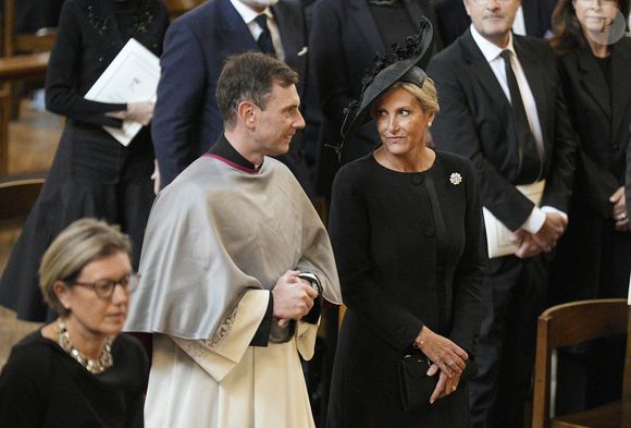 La duchesse d'Édimbourg (Sophie Rhys-Jones, duchesse d'Édimbourg) arrive à la messe de requiem pour la duchesse de Kent, à la cathédrale de Westminster, dans le centre de Londres. 16 septembre 2025. © PA Photo/ Bestimage