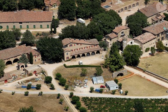 Vue aérienne du château de Miraval, propriété de Brad Pitt et Angelina Jolie à Correns, France, le 10 août 2012. Photo by ABACAPRESS.COM