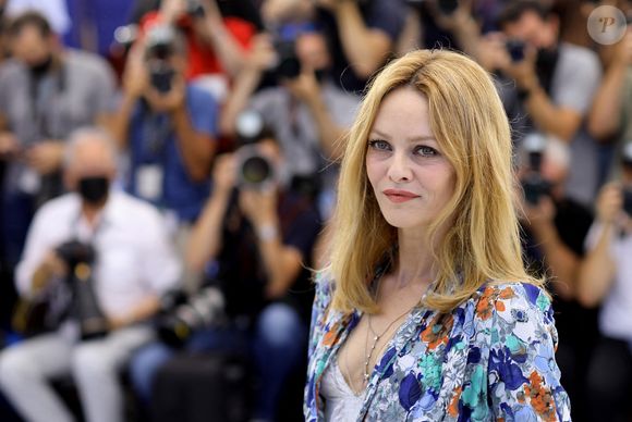Vanessa Paradis au photocall du film Cette musique ne joue pour personne (Cannes première) lors du 74ème festival international du film de Cannes le 10 juillet 2021

© Borde / Jacovides / Moreau / Bestimage