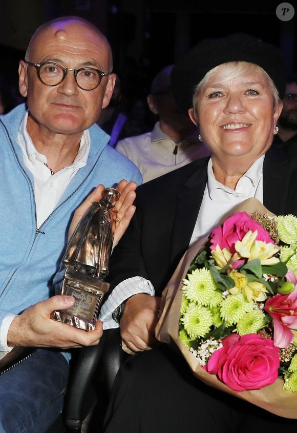 Mimie Mathy reçoit le Pyrénées d'honneur pour son rôle dans "Joséphine, ange gardien" en présence de son mari Benoist Gérard lors de la cérémonie de clôture du 22ème Festival des créations télévisuelles de Luchon, France, le 8 février 2020. © Patrick Bernard/Bestimage
