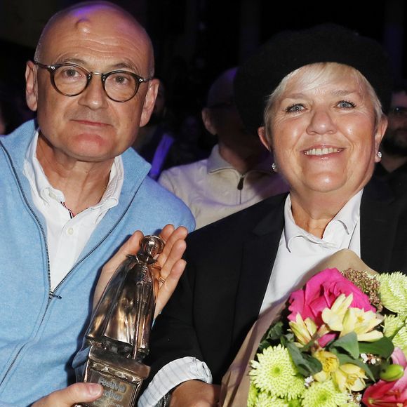 Mimie Mathy reçoit le Pyrénées d'honneur pour son rôle dans "Joséphine, ange gardien" en présence de son mari Benoist Gérard lors de la cérémonie de clôture du 22ème Festival des créations télévisuelles de Luchon, France, le 8 février 2020. © Patrick Bernard/Bestimage