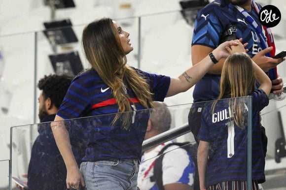 Marine Lloris et sa fille Anna-Rose lors du match des 1/8emes de finale de la Coupe de Monde de Football à Doha au Qatar. Le 4 décembre 2022
© JB Autissier / Panoramic / Bestimage