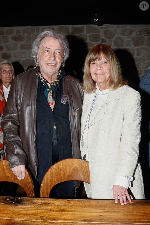 Exclusif - Hervé Vilard, Chantal Goya - Dernier tour de chant de Jean-Jacques Debout au club "Le Bal Blomet " à Paris le 22 mars 2025. Jean-Jacques Debout, qui nous a écrit de si belles chansons, interpète un mélange de ses anciens succès de et de nouvelles compostions "Au Revoir Mais Pas Adieu", dont une consacrée au Bal Blomet. © Christophe Clovis/Bestimage