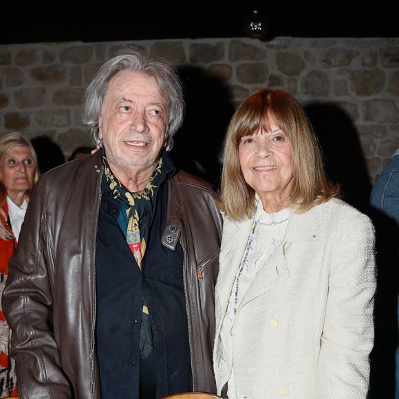 Exclusif - Hervé Vilard, Chantal Goya - Dernier tour de chant de Jean-Jacques Debout au club "Le Bal Blomet " à Paris le 22 mars 2025. Jean-Jacques Debout, qui nous a écrit de si belles chansons, interpète un mélange de ses anciens succès de et de nouvelles compostions "Au Revoir Mais Pas Adieu", dont une consacrée au Bal Blomet. © Christophe Clovis/Bestimage