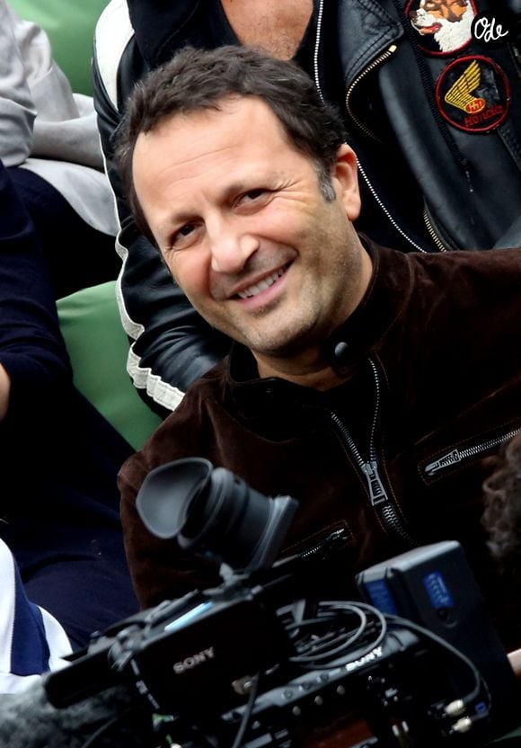 Arthur (Jacques Essebag) et sa compagne Mareva Galanter dans les tribunes de la finale homme des internationaux de France de Roland Garros à Paris le 5 juin 2016. © Moreau-Jacovides / Bestimage