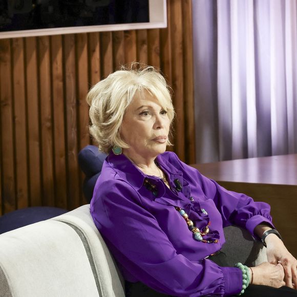 Exclusif - Amanda Lear sur plateau de l'émission "Animalement Vôtre" présentée par B.Montiel et diffusée le 4 janvier 2026 sur France 3, à Paris, France, le 3 décembre 2025. © Jack Tribeca/Bestimage
