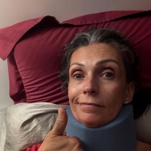 L'actrice a failli rentrer dans la voiture qui roulait en face.

Adeline Blondieau a été victime d'un accident de la route et elle a dévoilé les détails à ses abonnés. © Instagram