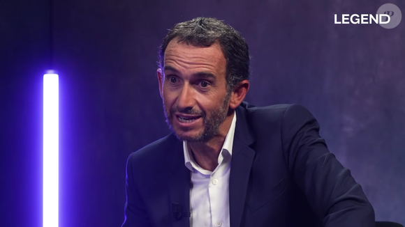 Face à son interlocuteur, l'homme d'affaires a révélé le secret qu'il a donné à ses enfants pour qu'elles réussissent dans la vie. 

Alexandre Bompard sur le plateau de "Legend".