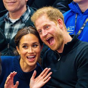 Le prince Harry, duc de Sussex et Meghan Markle, duchesse de Sussex, assistent à un match de basketball en fauteuil lors des "Invictus Games Vancouver Whistler 2025" à Vancouver, le 9 février 2025.

Photo : Backgrid USA / Bestimage