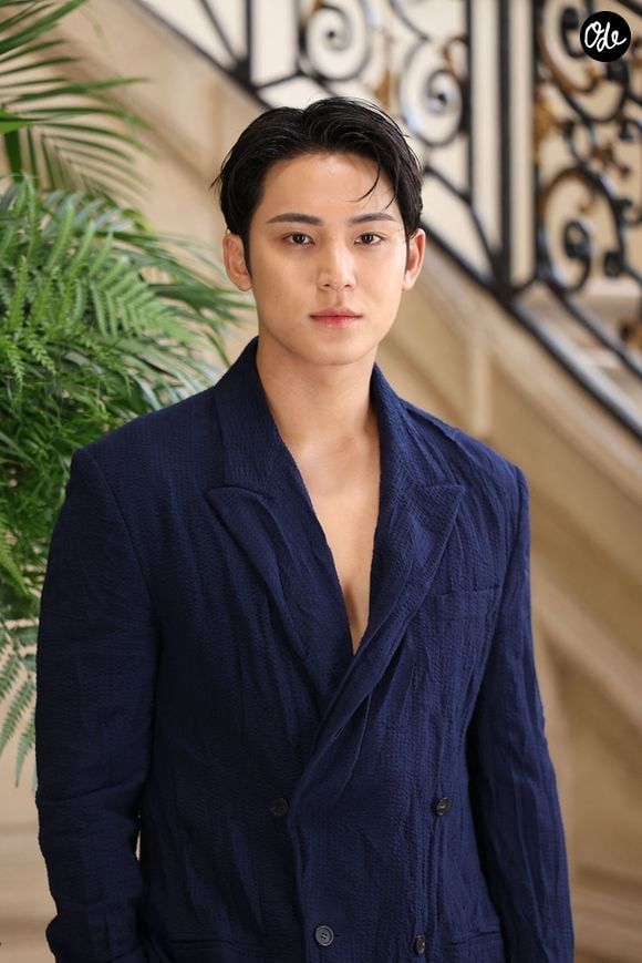 Mingyu au photocall du défilé de mode DIOR Collection Haute Couture Automne/Hiver 2026-2027 lors de la Fashion Week de Paris (PFW) au musée Rodin, à Paris, France, le 6 juillet 2026. © Denis Guignebourg/Bestimage